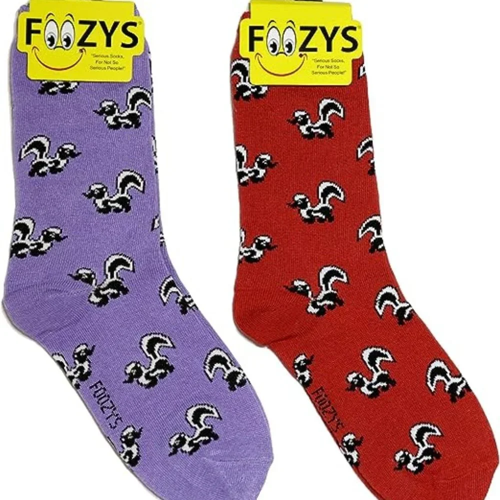 Skunk Stink Strong Smell Weasel Spraying Animal 2 Pairs Foozys Women's Socks